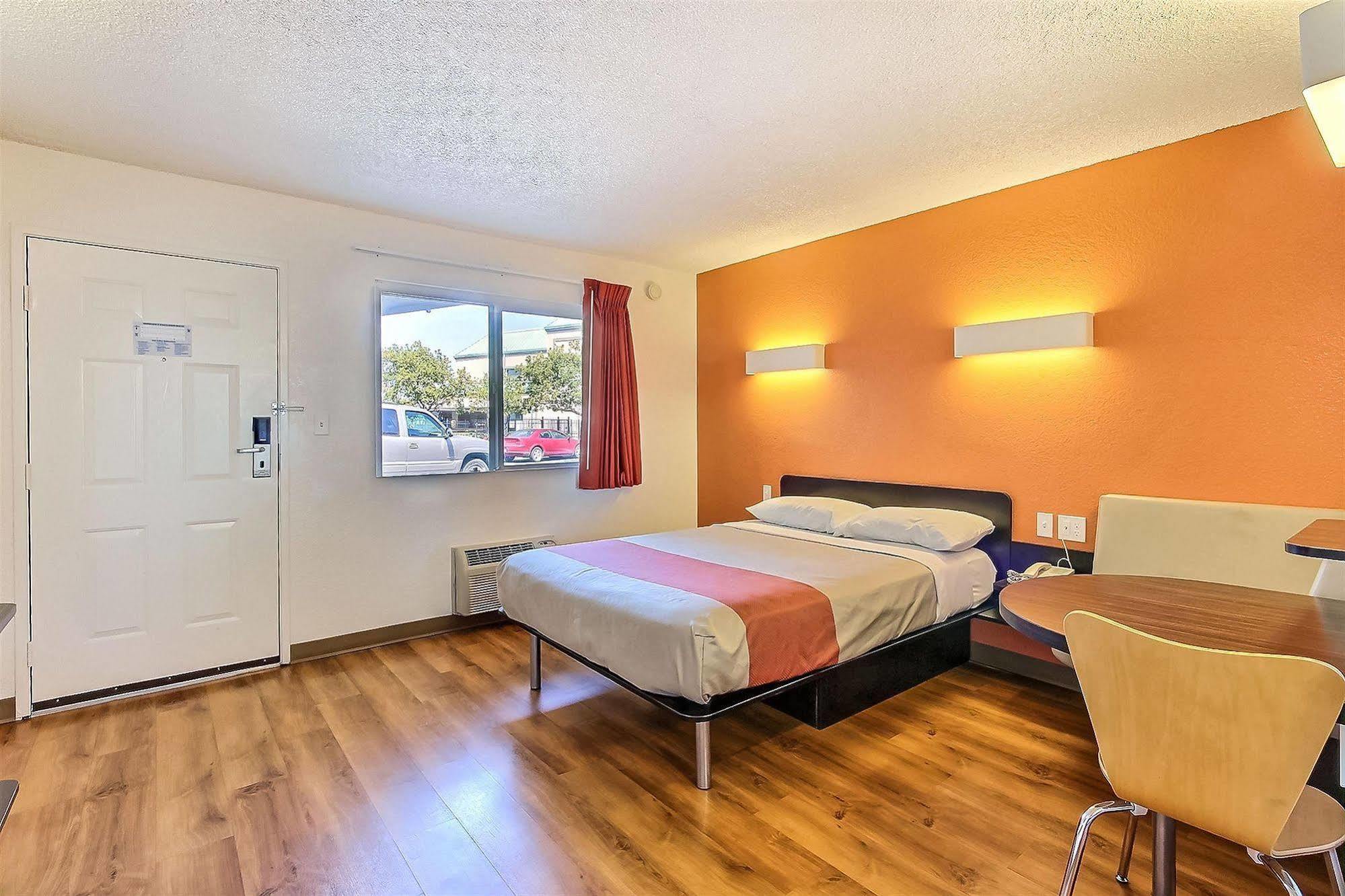 Hotel 6-campbell, Ca - San Jose