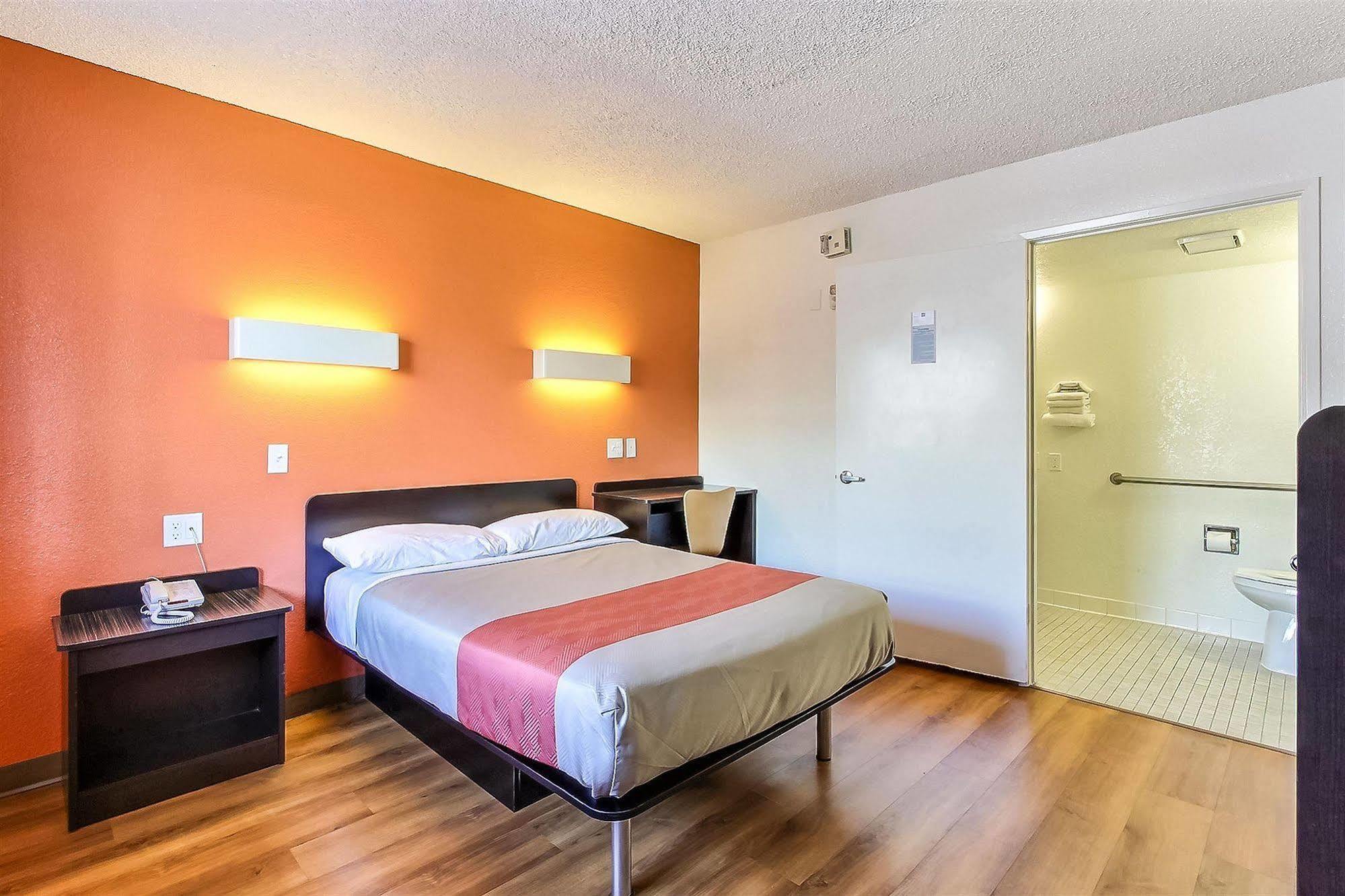 Hotel 6-campbell, Ca - San Jose